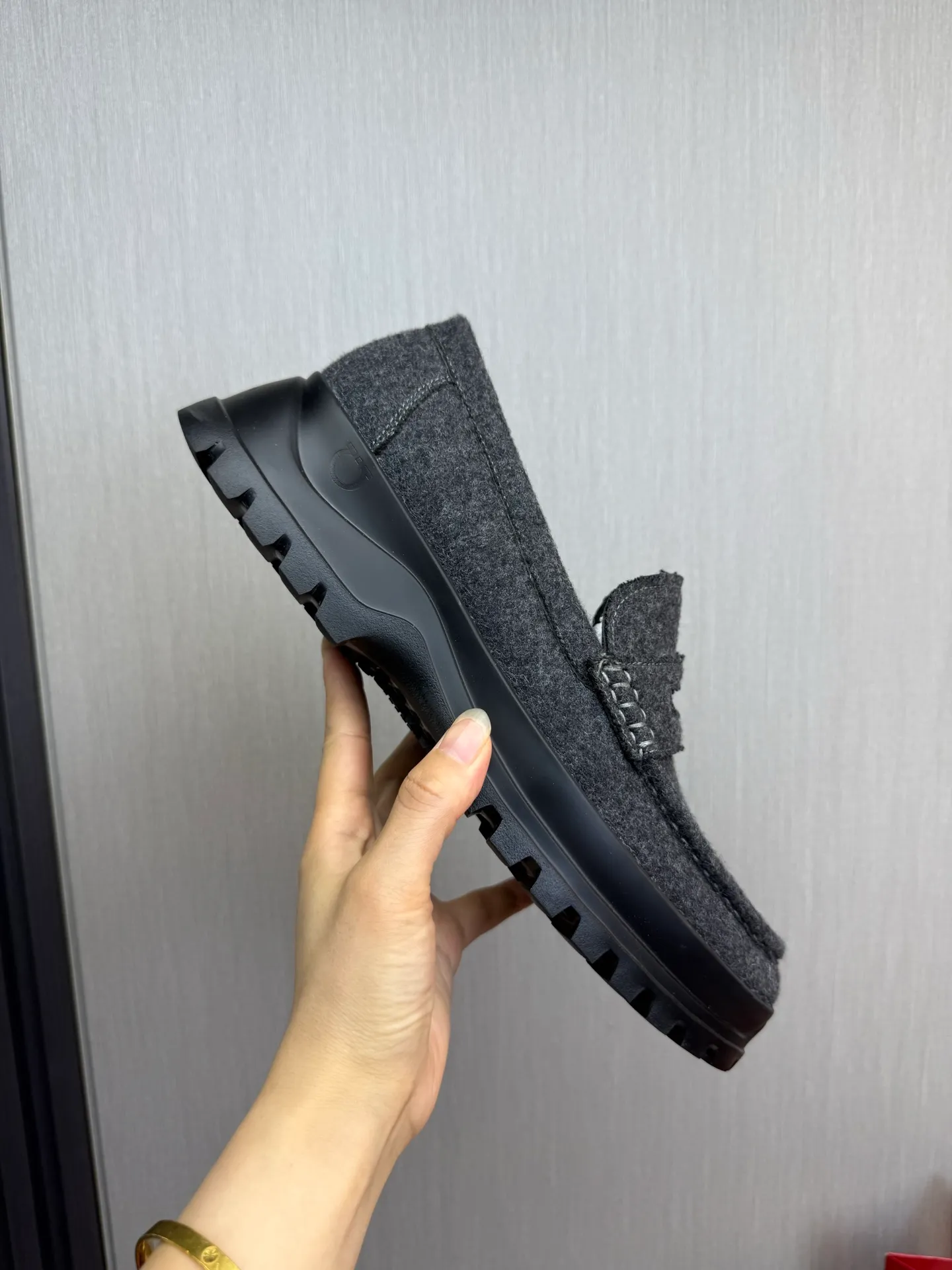 Men's shoes 💰880💰 Ferragamo. [Ferragamo] Men's Loaf leather shoes, the latest hot style, 1:1 original purchase quality, top quality, imported open-edge beaded cowhide leather on the upper, hand-made three-dimensional stitching highlights the round toe design, the inner feet are made of imported cowhide, with original wear-resistant rubber outsole, matching code 39-44, (38, 45 custom-made, non-refundable)